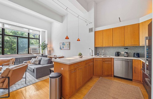 West Village Apartamento | Arbor Loft by Rove Travel | 1BR Loft w/Shared Roof