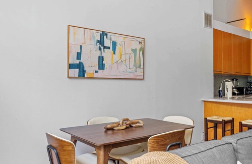 West Village Apartamento | Arbor Loft by Rove Travel | 1BR Loft w/Shared Roof