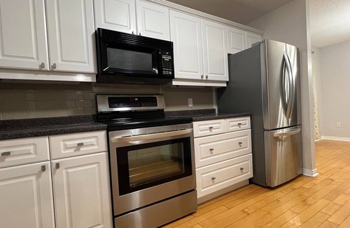 Kingston Casa | Arbour Ridge Vacation Home - Trail View! 5 bedrooms, 7 beds