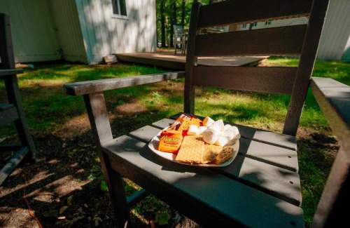 Mayfield Casa | Arbutus Lake-King Suite-Pontoon Rentals