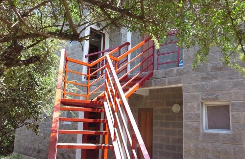 La Poblacion Apartamento | Arcángeles del Oeste - Descanso al pie de la montaña