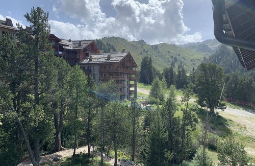 Arc-1950 Apartamento | Arc 1950 - ski-in/out 2 bedroom apartment quiet area beautiful mountain views