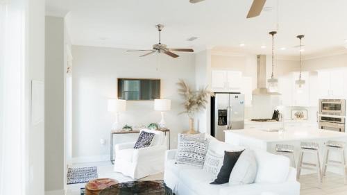 Panama City Beach Casa | Arcade Bar Prominence Resort Pool and Gym Access Close to Beach Sea Happy