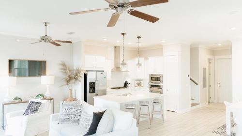 Panama City Beach Casa | Arcade Bar Prominence Resort Pool and Gym Access Close to Beach Sea Happy