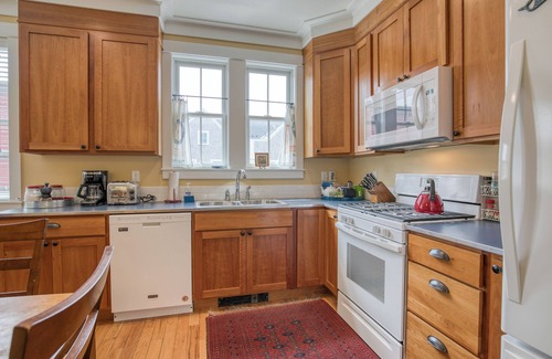 Seabrook Casa | Arcade, Kid + Dog Friendly, Seabrook Town Center Home, 5min. walk to beach