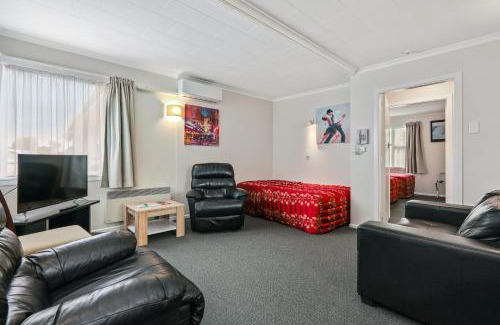 Woolston Hotel | Arcadia Motel