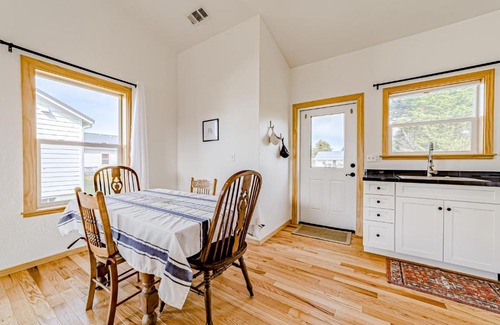 Pacific Casa | Arcata Farmhouse