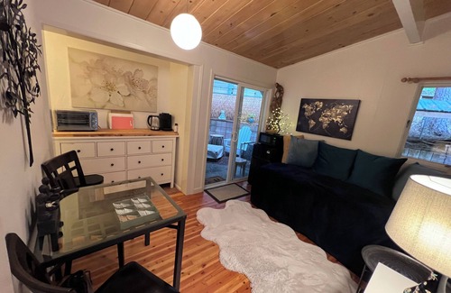 Arcata Apartamento | Arcata Forest Retreat: Peaceful Redwood Suite 5 min to Downtown Arcata w Firepit