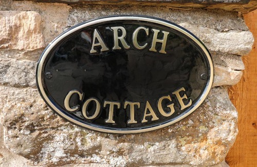 Lincoln Casa | Arch Cottage