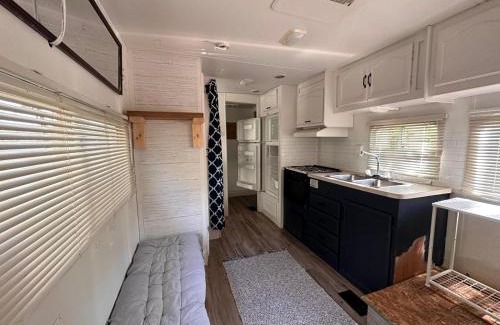 Kings County Casa | Archie's Lakeside Cabin