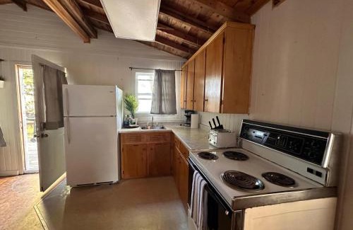 Kings County Casa | Archie's Lakeside Cabin