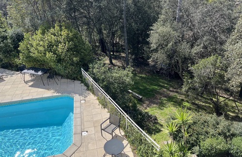 Saint-Raphael Casa | Architect-designed house set in greenery, in a quiet location.
