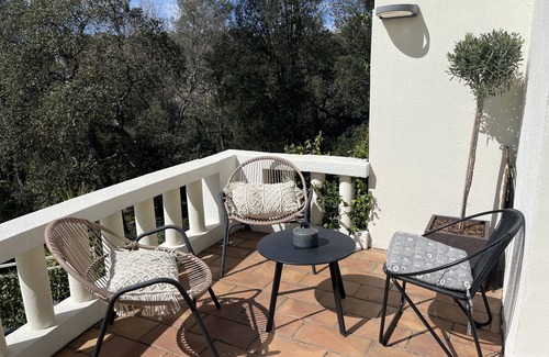 Saint-Raphael Casa | Architect-designed house set in greenery, in a quiet location.