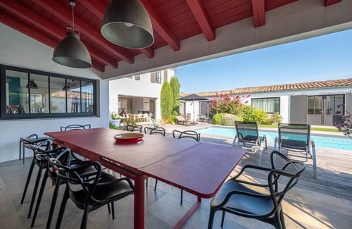 La Flotte Casa | Architect villa for large families with heated pool in la Flotte