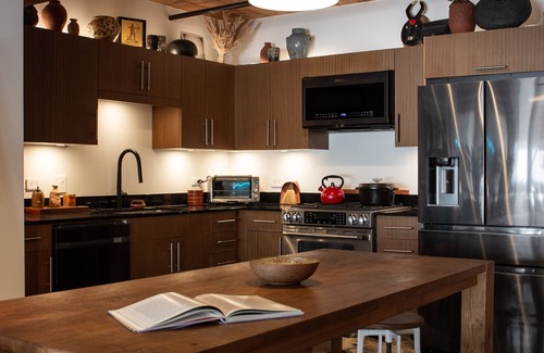 Arts District Condominio | Architectural Arts Distr. Loft—Pool+Office+Parking