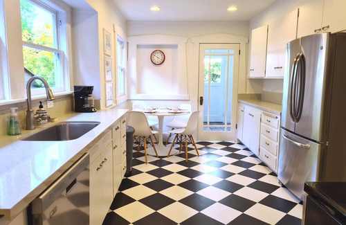 Alameda Casa | ARCHITECTURAL GEM 6bdrm island 2700+ sqft spa, theater, grill, yard, office