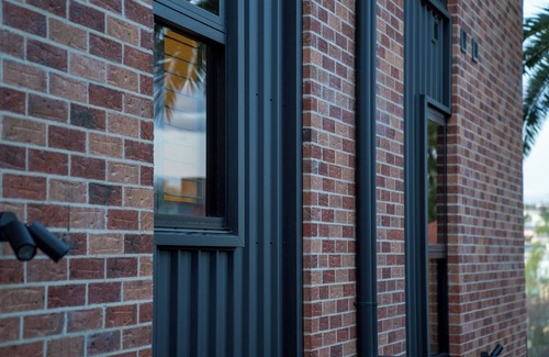Launceston CBD Casa | Architectural Home: Near Gorge with Tamar Views