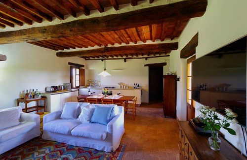 Castelnuovo Berardenga Apartamento | Amplio y lujoso apartamento en Chianti, piscina, conserje, bar de cócteles y vino, WiFi gratis, ¡vea VIDEO!