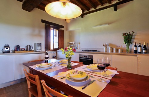 Castelnuovo Berardenga Apartamento | Amplio y lujoso apartamento en Chianti, piscina, conserje, bar de cócteles y vino, WiFi gratis, ¡vea VIDEO!