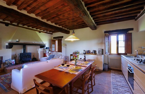 Castelnuovo Berardenga Apartamento | Amplio y lujoso apartamento en Chianti, piscina, conserje, bar de cócteles y vino, WiFi gratis, ¡vea VIDEO!