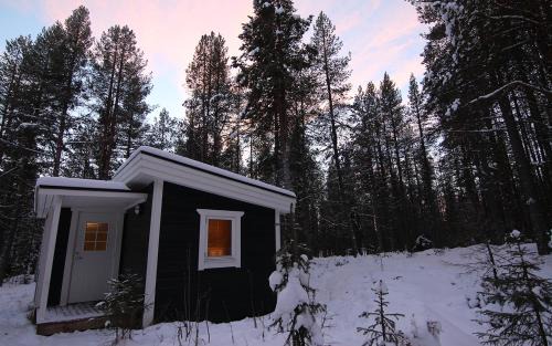 Jukkasjarvi Cabina | Arctic Island - Remote island, reachable only by boat or snowmobile