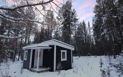 Jukkasjarvi Cabina | Arctic Island - Remote island, reachable only by boat or snowmobile
