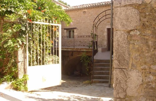 Lagorce Casa | Ardèche, Maison de caractère, 5 bedrooms, sleeps 10, private pool.