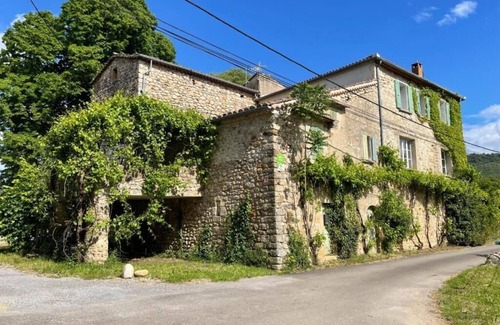 Chambonas Apartamento | ARDECHE TWO APARTMENTS - SLEEPS 12 - RENTAL FROM SATURDAY TO SATURDAY