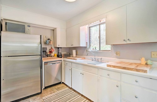 Royal Pines Casa | Arden Bungalow w/ Fire Pit: Near Lake Julian Park