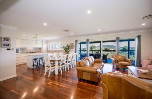 Moore Creek Casa | Ardington - 4-Bed Pet-Friendly with Pool