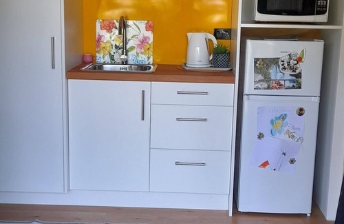 Arorangi Apartamento | Are Mii , a stylish one room container home