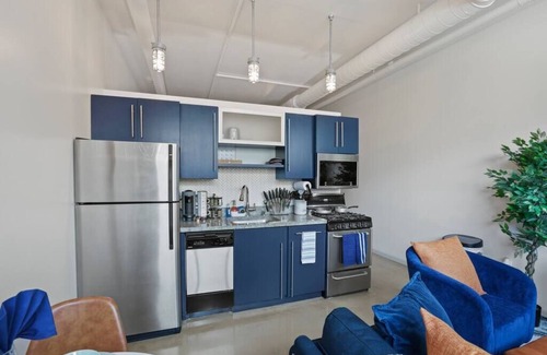 Downtown Columbus Condominio | Arena District Suite w/FREE Parking & Rooftop Deck
