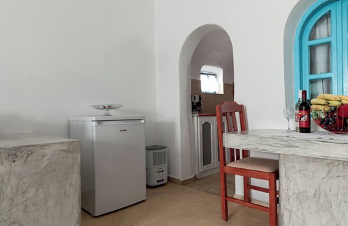 Emporio Apartamento | ARGYRO'S ESTIA: TRADITIONAL STONE HOUSE
