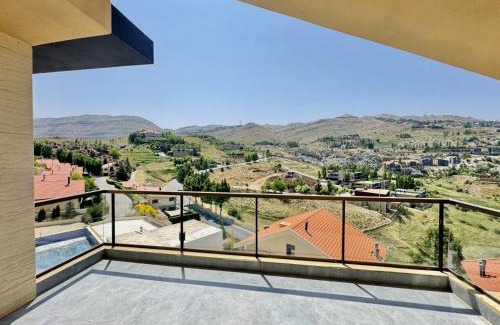 Kfardebian Apartamento | Aria Faqra 3BR w Balcony