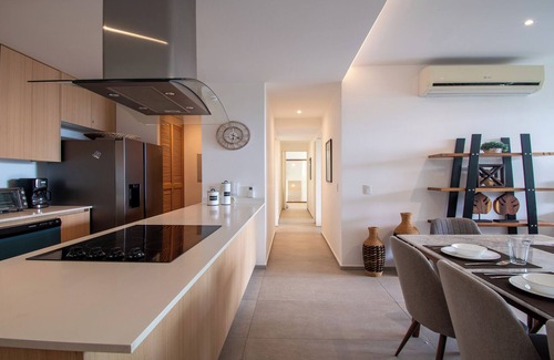 Flamingos Condominio | Aria Ocean View Condo 206 by Kivoya