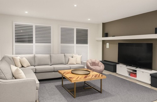 Truganina Casa | AriaVista:Spacious, Contemporary, Luxe Linens