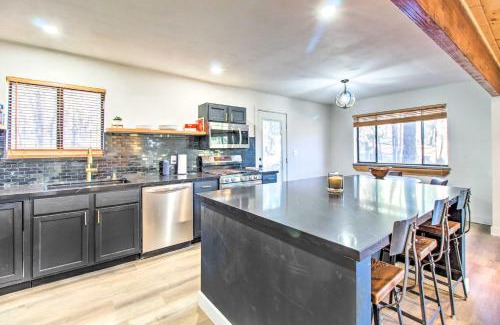 Pinetop-Lakeside Casa | Arizona Getaway with Fire Pit, BBQ and On-Site Lake!