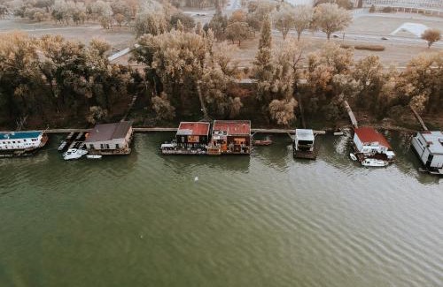 Novi Beograd Cama Y Desayuno | ArkaBarka 2- Floating Dream Rooms and Apartments