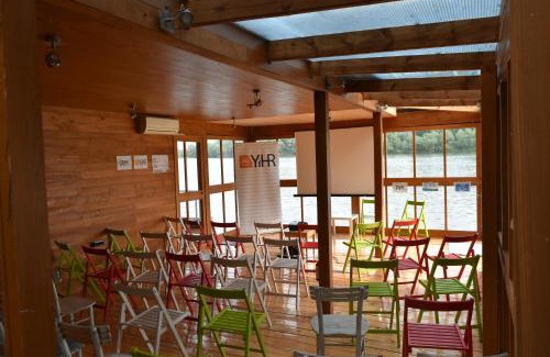 Novi Beograd Cama Y Desayuno | ArkaBarka 2- Floating Dream Rooms and Apartments