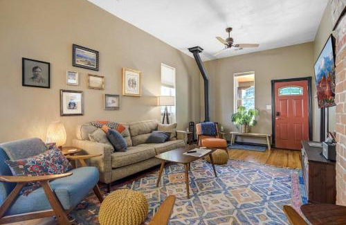 Florence Casa | Arkansas Avenue Downtown Florence Dog-Friendly