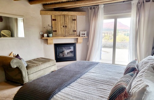 Kanab Casa | Arlea at WildHeart - Hermosa villa de Adobe, enclavada en una mesa privada y aislada