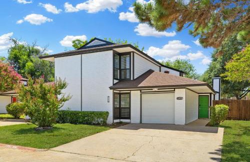 West Arlington Casa | Arlington Entertainment District Home Green & White Door