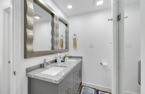 West Arlington Casa | Arlington Entertainment District Home Green & White Door