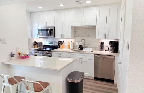 West Arlington Casa | Arlington Entertainment District Home Blue Door
