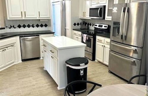 Southeast Arlington Casa | Arlington Heated pool close to Live Bar/Cowboys stadium