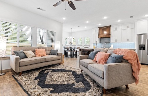 Central Arlington Casa | Arlington Retreat- 3 bedroom Tranquility