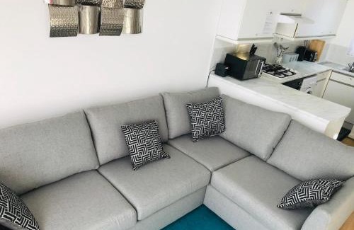 Bicester Casa | Arma Short Stays 46 Bicester - Sleeps 3 - Free Parking & Garden
