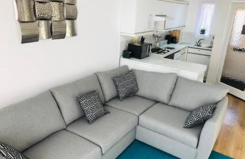 Bicester Casa | Arma Short Stays 46 Bicester - Sleeps 3 - Free Parking & Garden