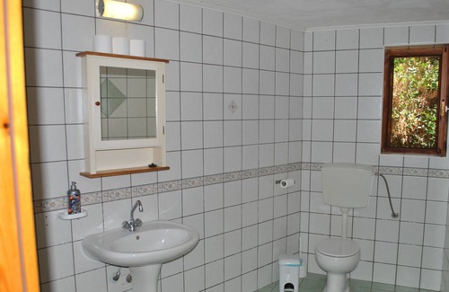 Stoupa Villa | Armonia 1, una espaciosa villa de piedra en una zona tranquila, a 900 metros del mar.