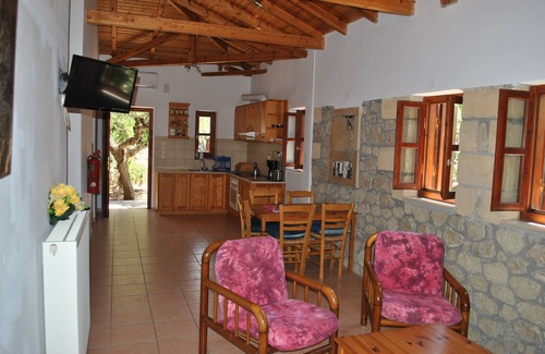 Lefktro Villa | Armonia 2 villa en zona tranquila a 900 metros del mar